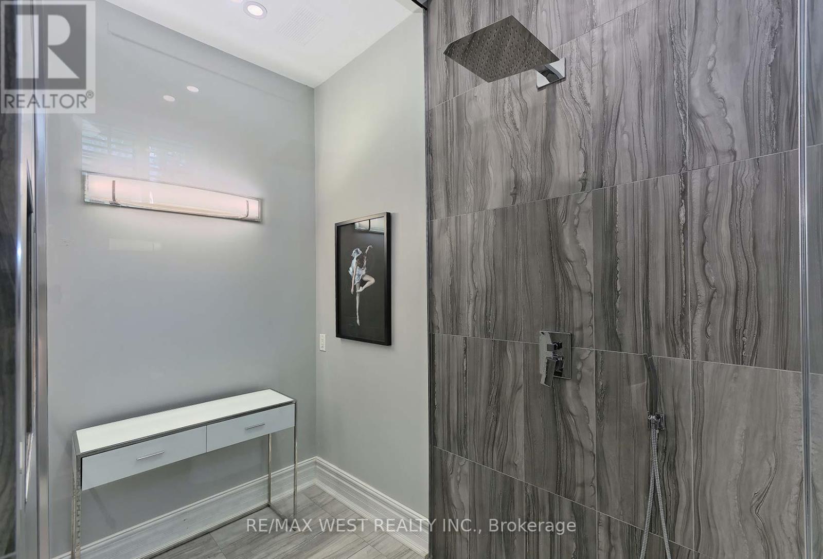5 HUMBERVIEW DRIVE - 27
