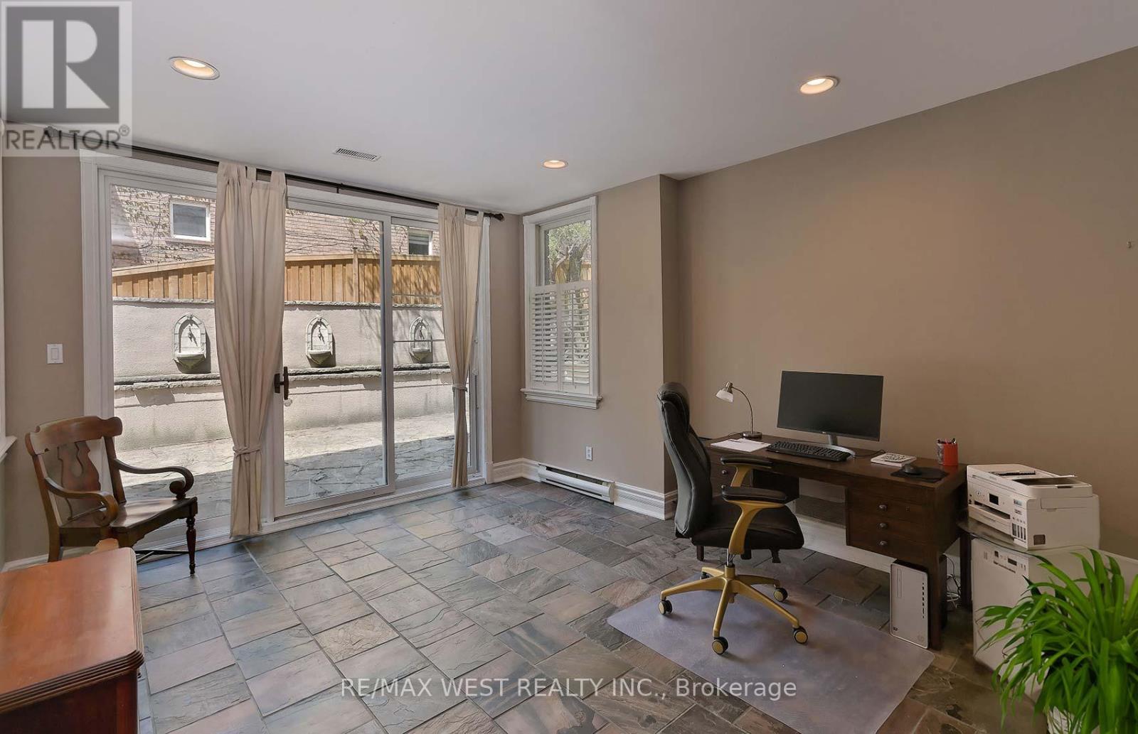 5 HUMBERVIEW DRIVE - 22