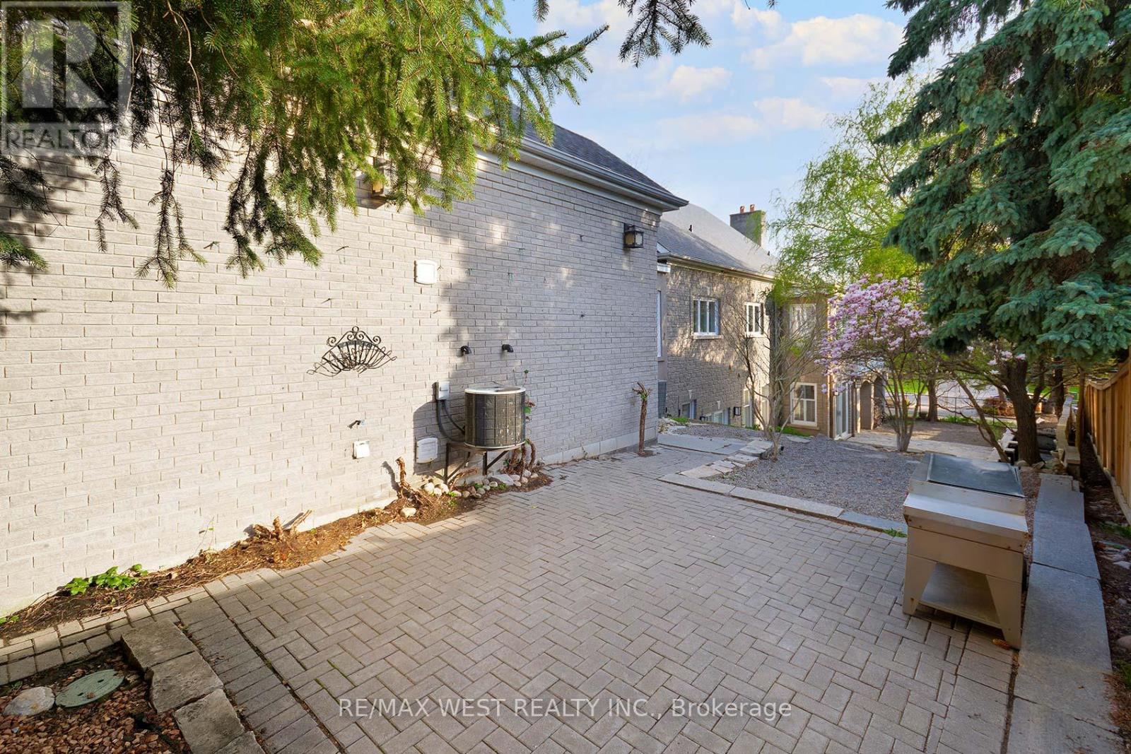 5 HUMBERVIEW DRIVE - 42