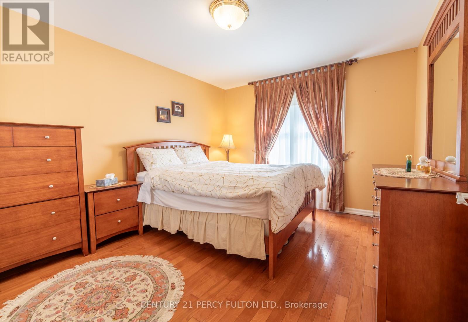 3 HENDERSON AVENUE - 23