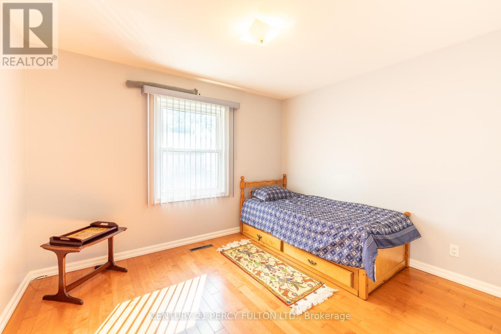 3 HENDERSON AVENUE - 26