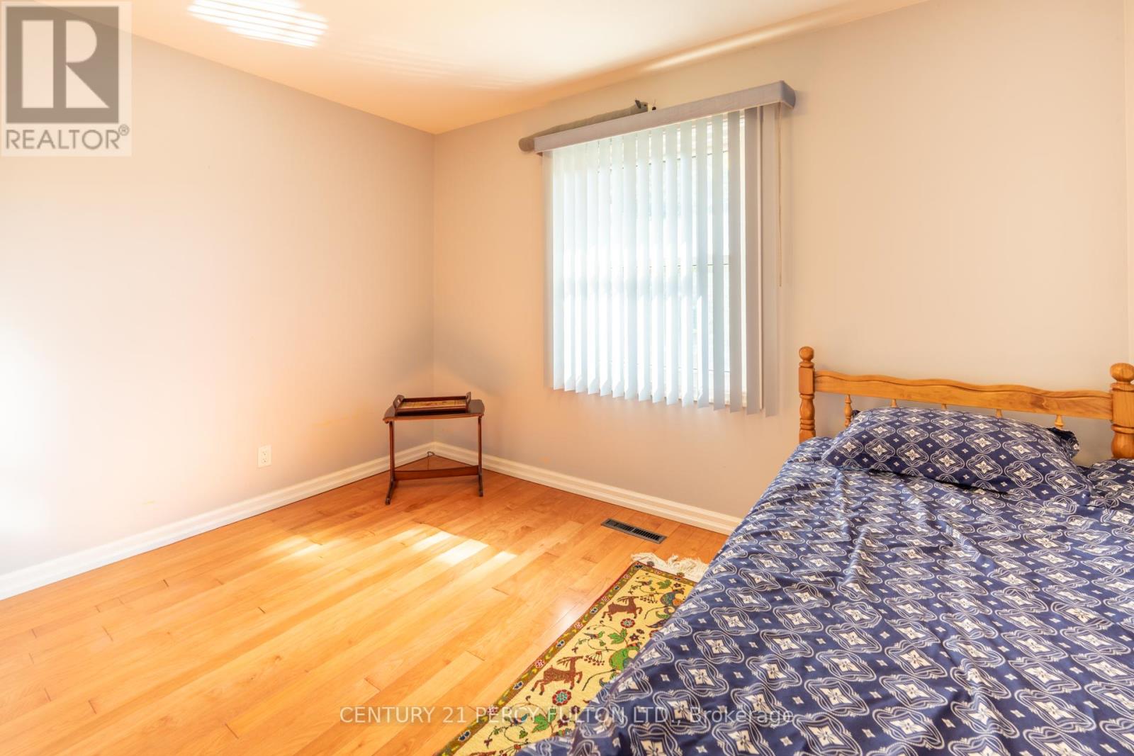 3 HENDERSON AVENUE - 27