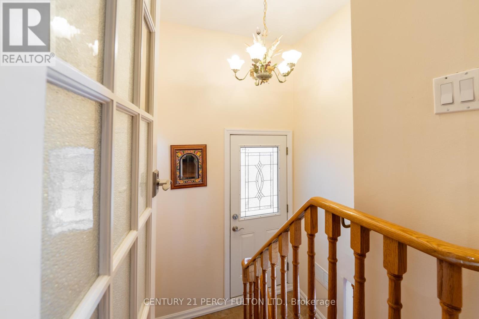3 HENDERSON AVENUE - 32