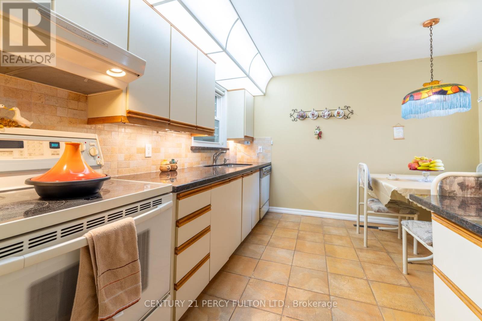 3 HENDERSON AVENUE - 35