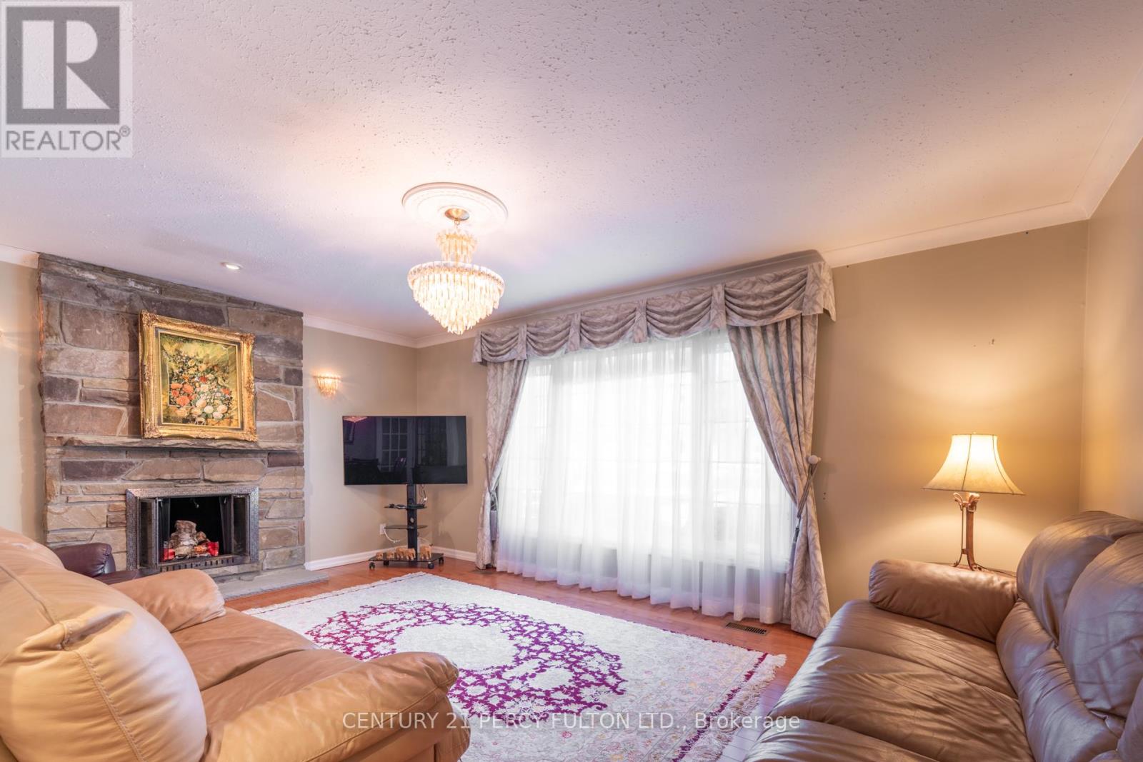 3 HENDERSON AVENUE - 40