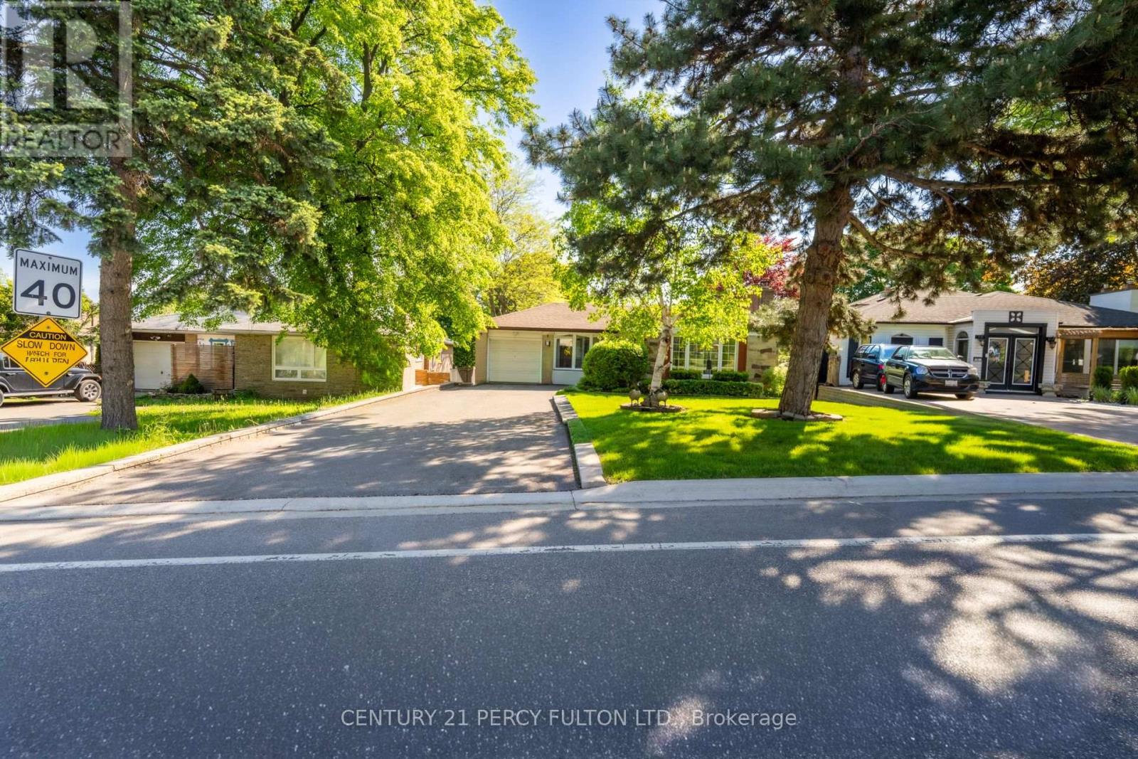 3 HENDERSON AVENUE - 45