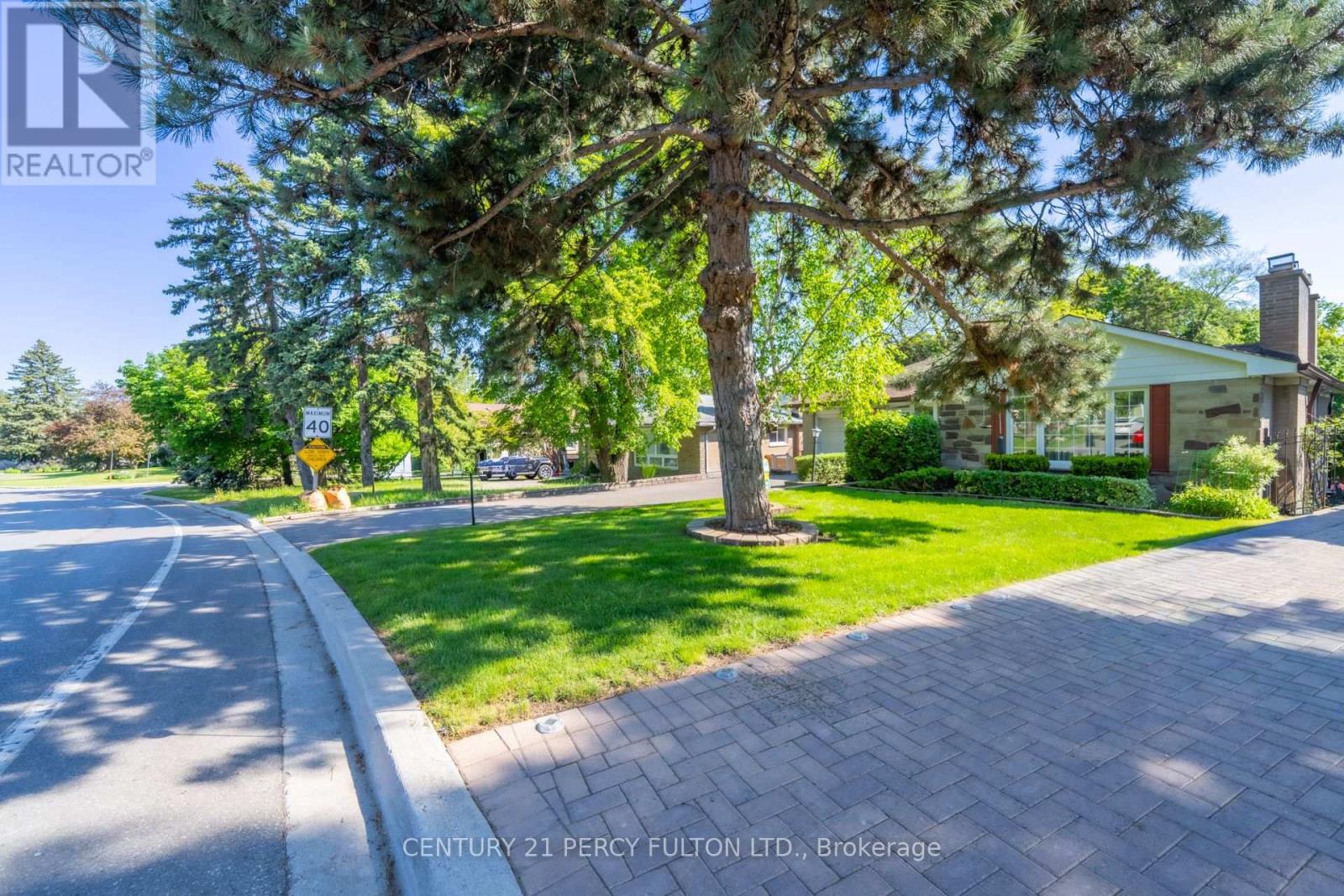 3 HENDERSON AVENUE - 46