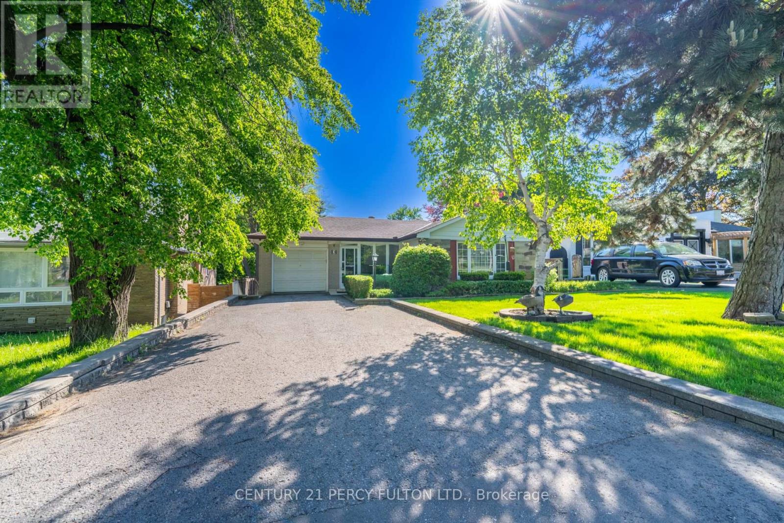 3 HENDERSON AVENUE - 48