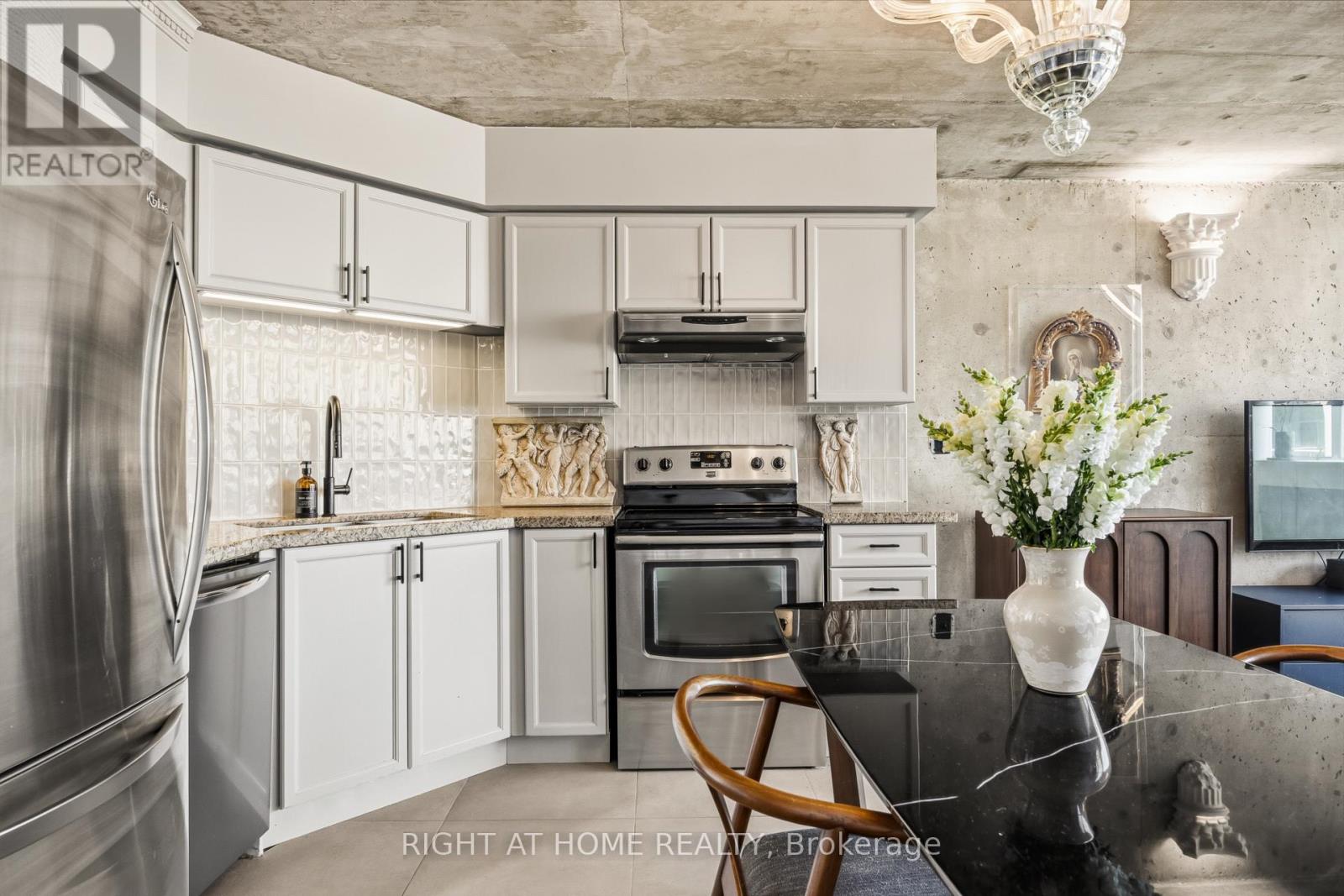 #612 250 MANITOBA STREET - 11
