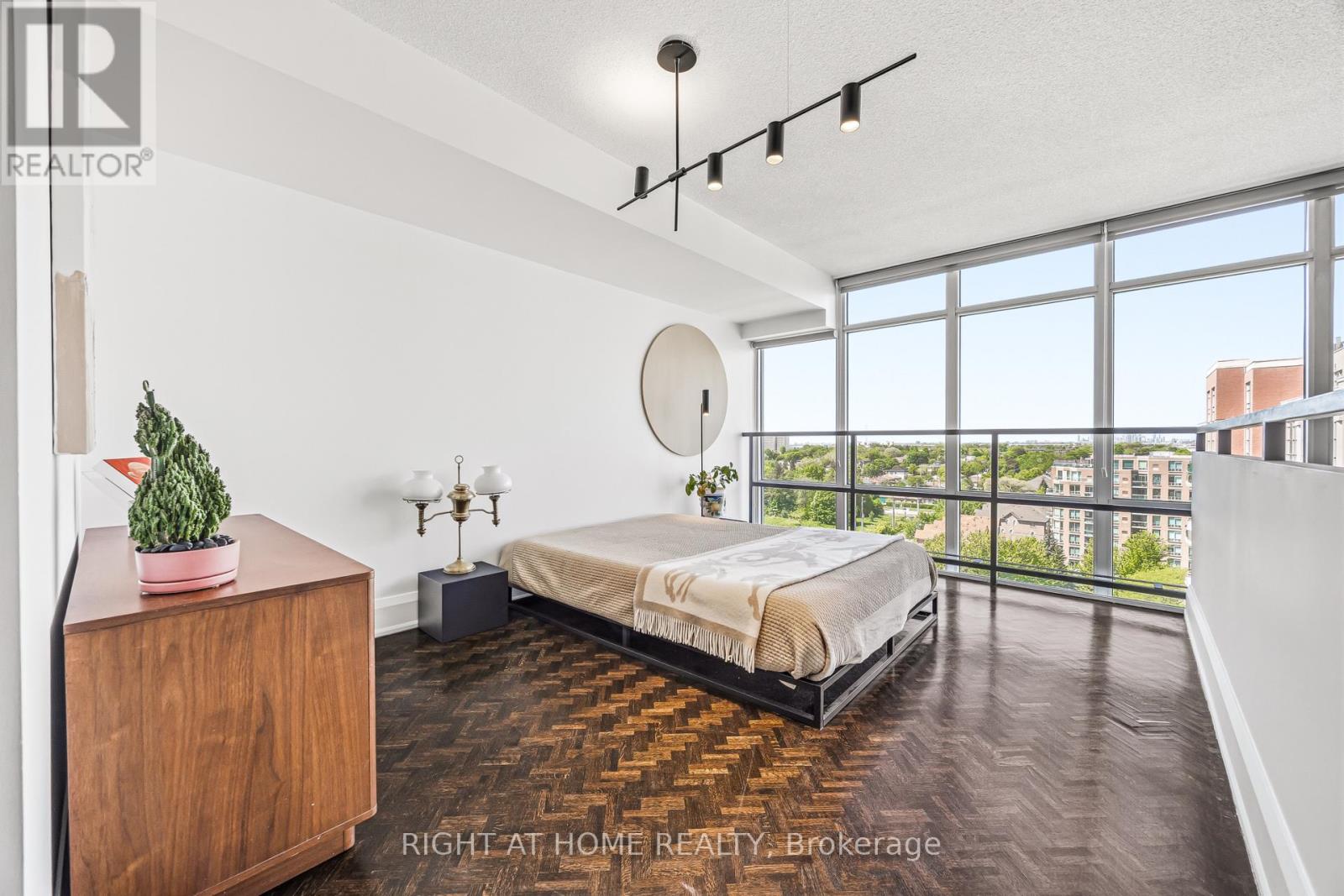 #612 250 MANITOBA STREET - 22