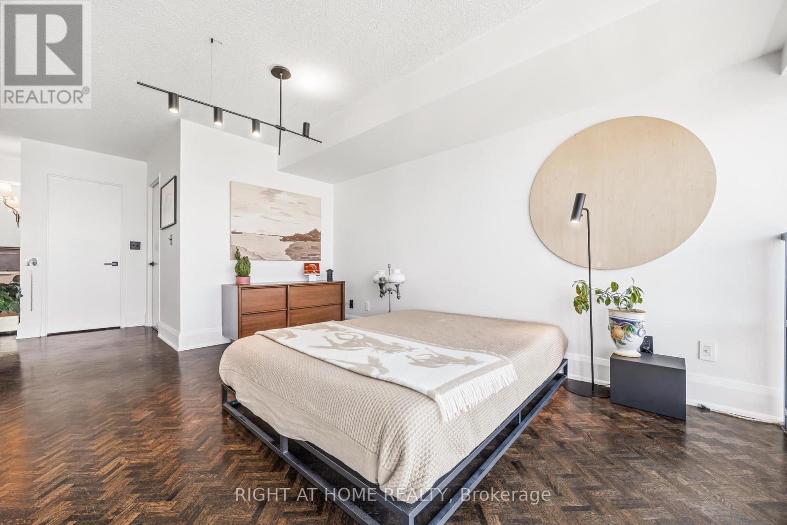 #612 250 MANITOBA STREET - 24
