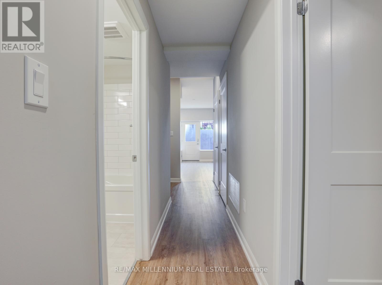 #424 708 WOOLWICH STREET - 26
