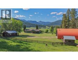 Dining room - 2471 6 Highway, Lumby, BC V0E2G1 Photo 16