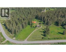 Primary Bedroom - 2471 6 Highway, Lumby, BC V0E2G1 Photo 10