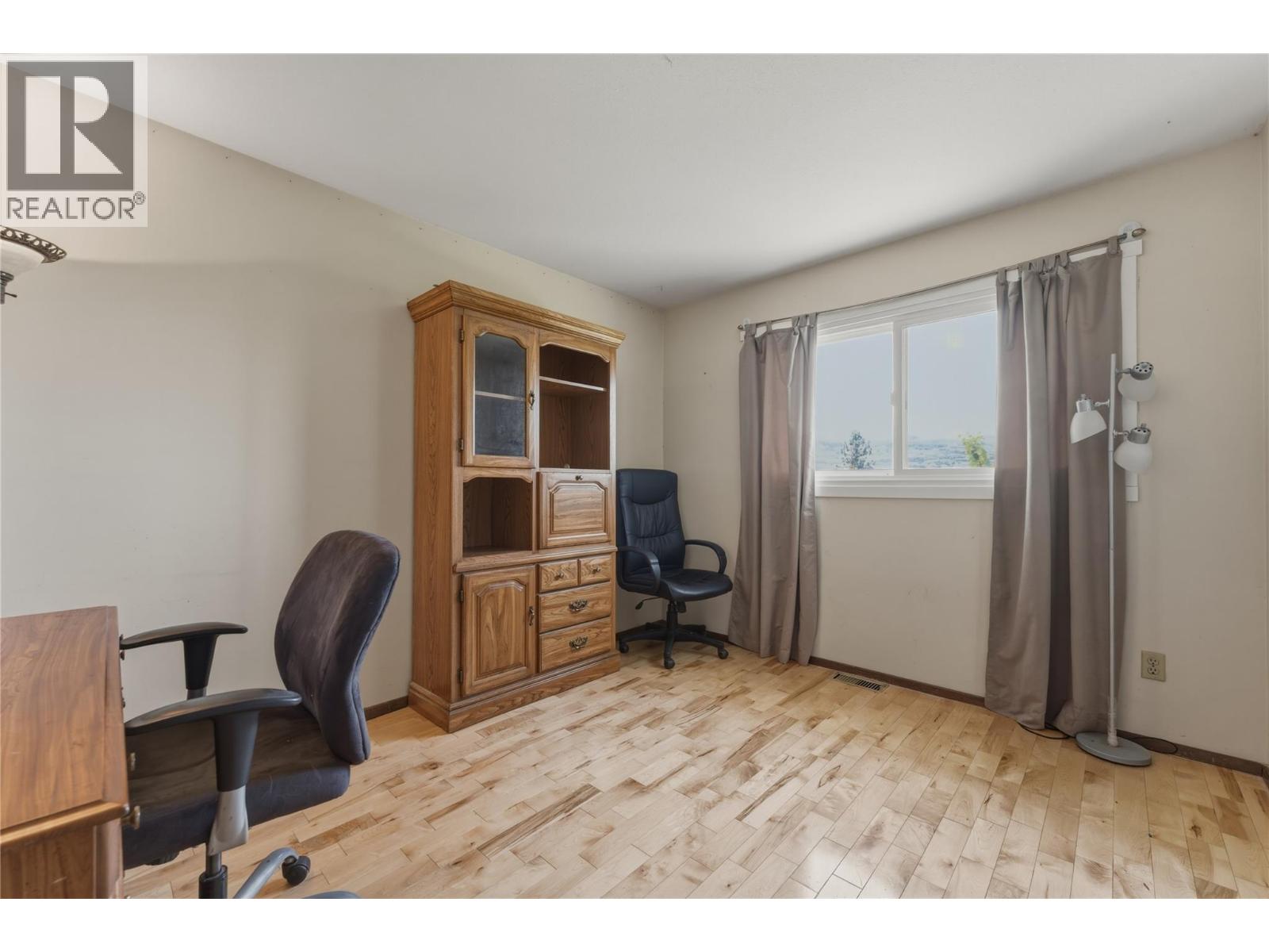 1806 23 Avenue - 23