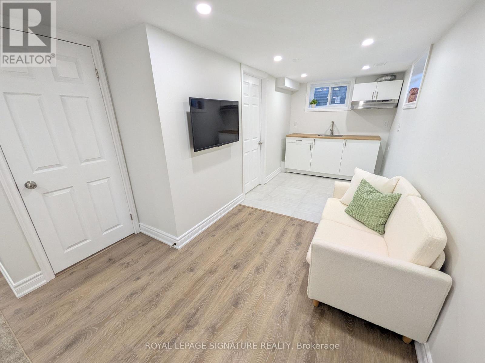 520 BURNHAM STREET - 26
