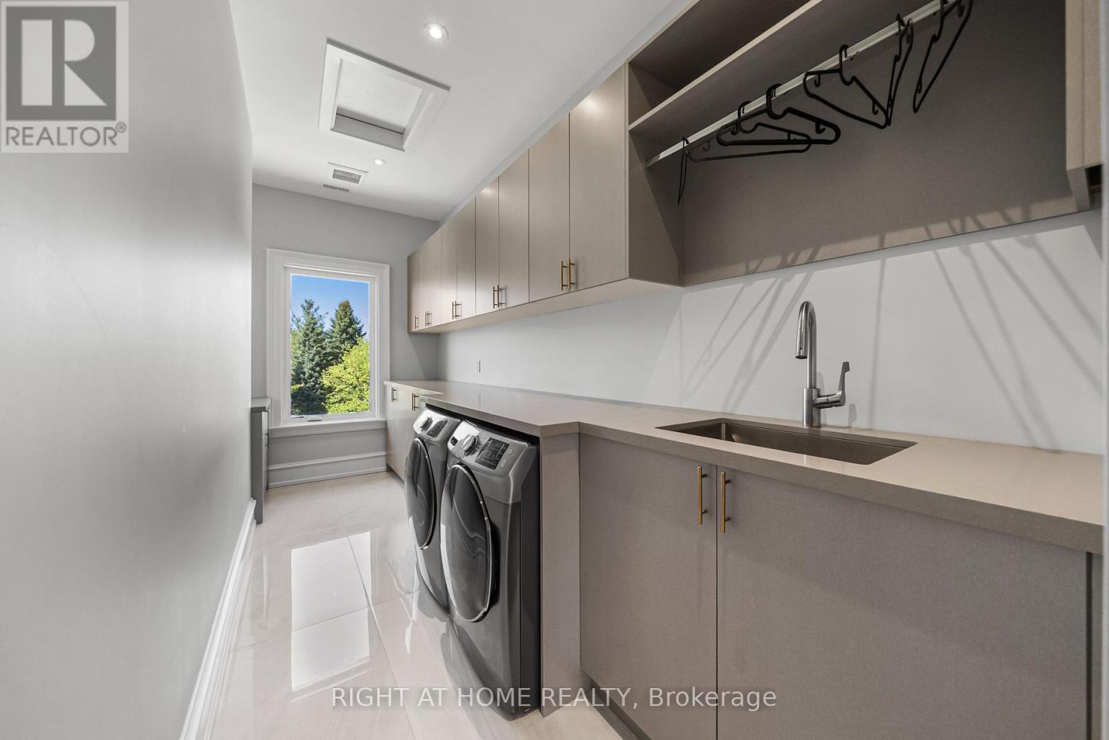 16 SIRONA'S LANE - 41