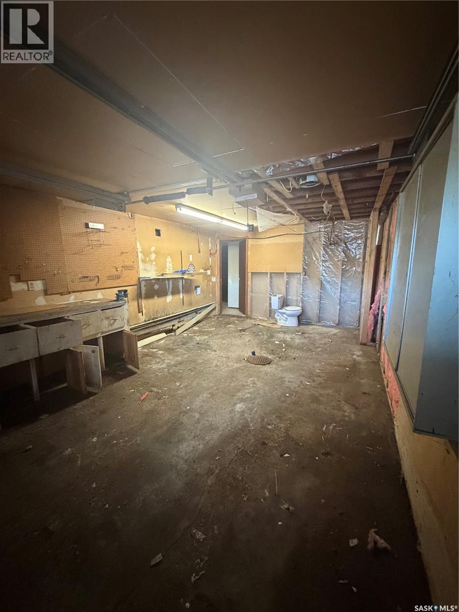 318 25th STREET E - 11