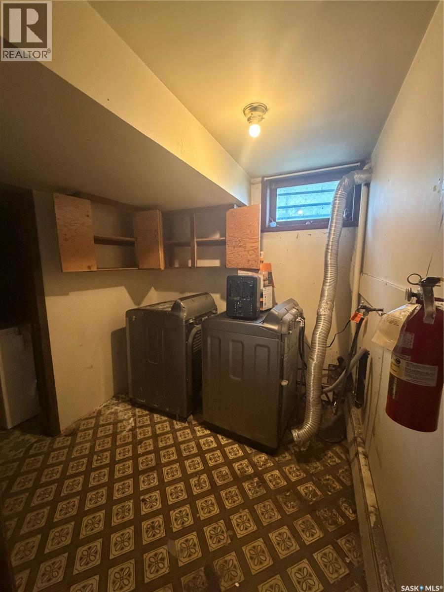 318 25th STREET E - 12