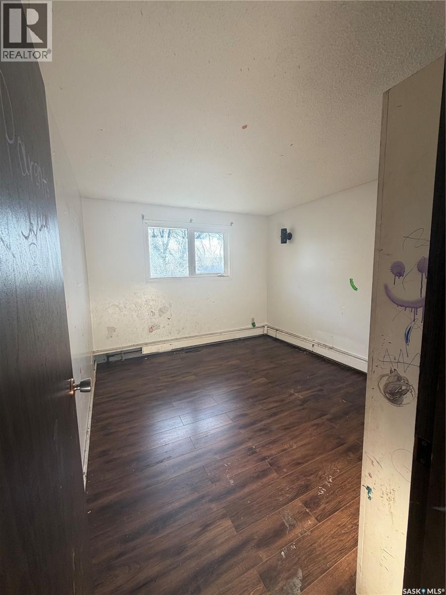 318 25th STREET E - 7