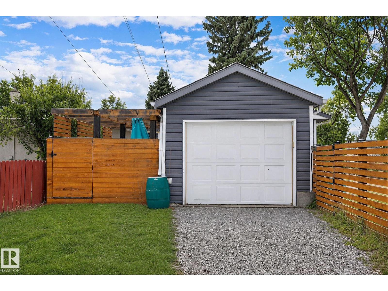 11334 52 ST NW - 34