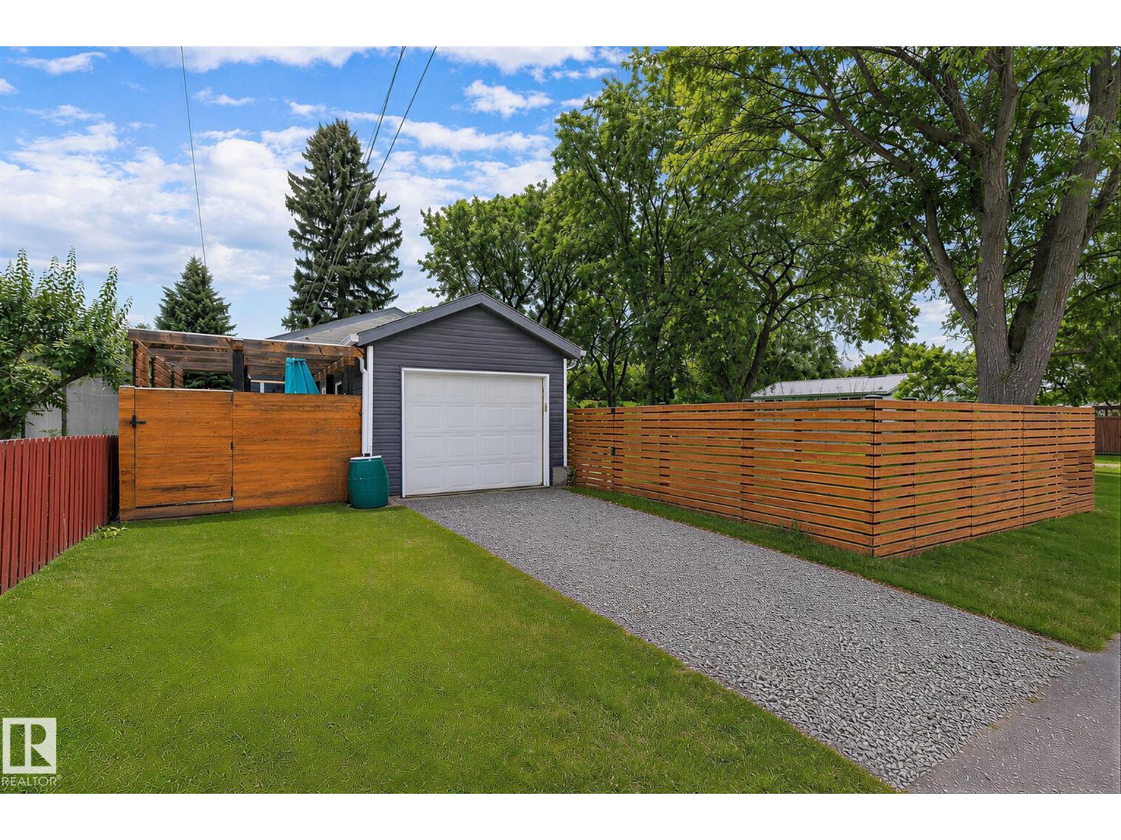 11334 52 ST NW - 35