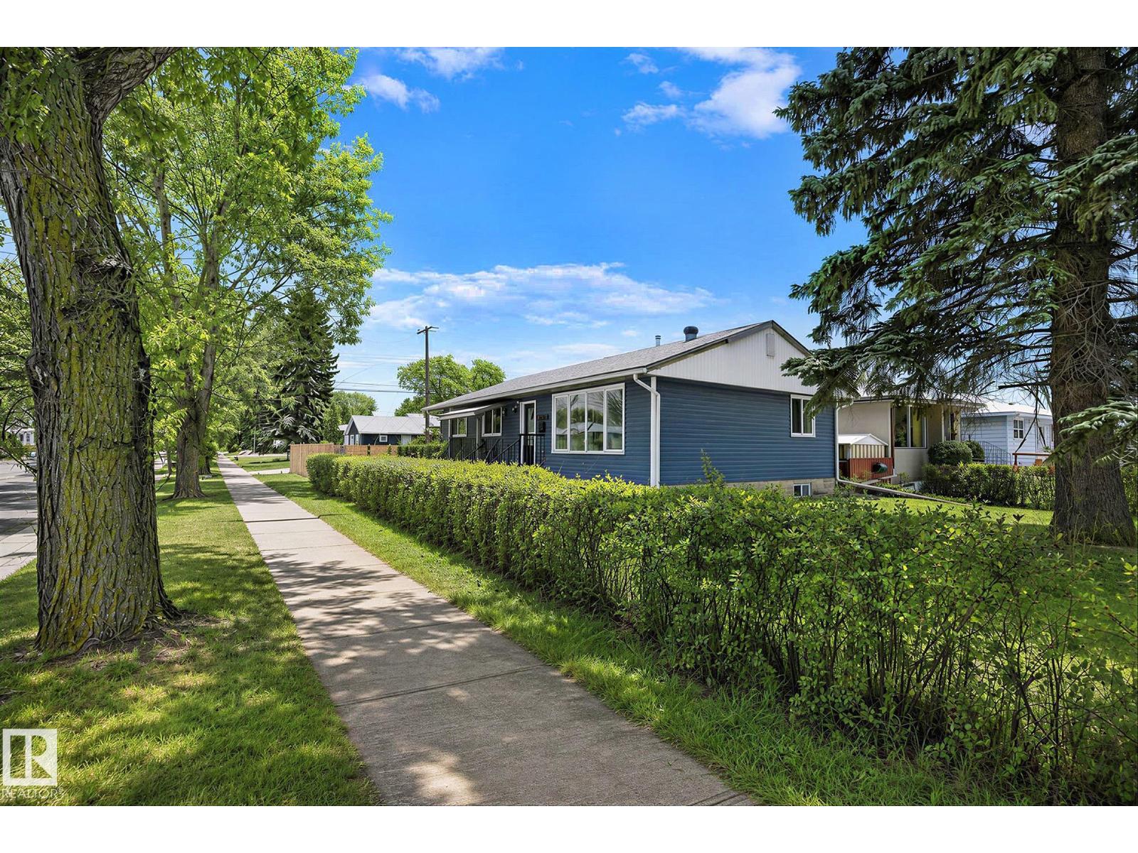 11334 52 ST NW - 37