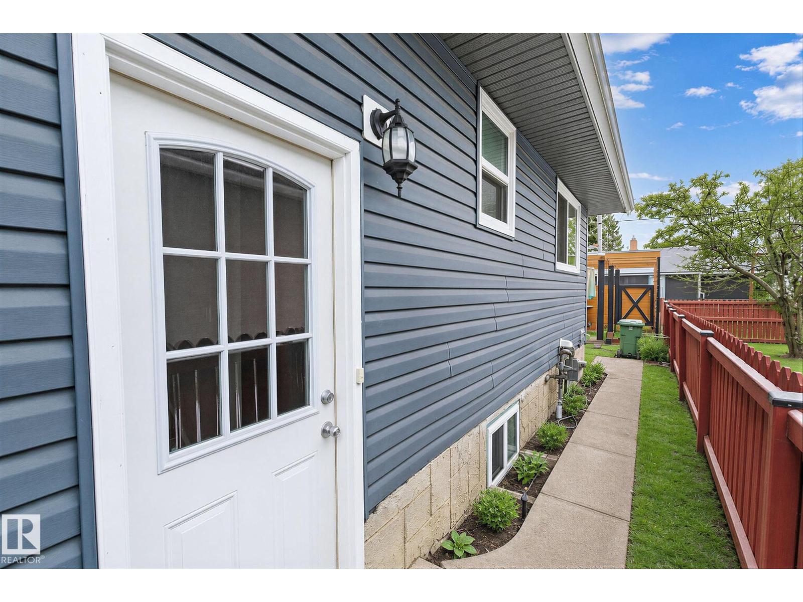 11334 52 ST NW - 31