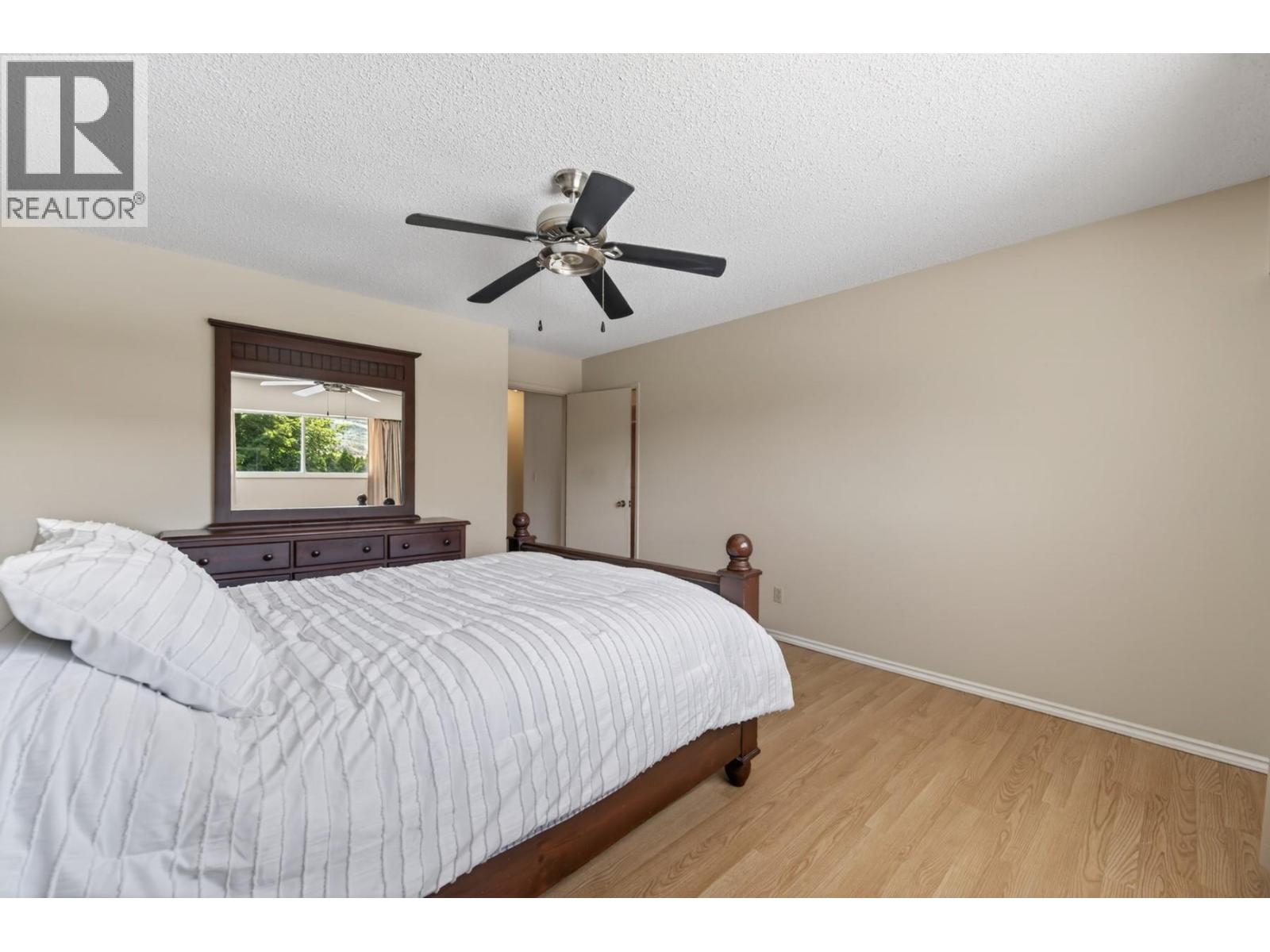 2551 Parkcrest Avenue - 19