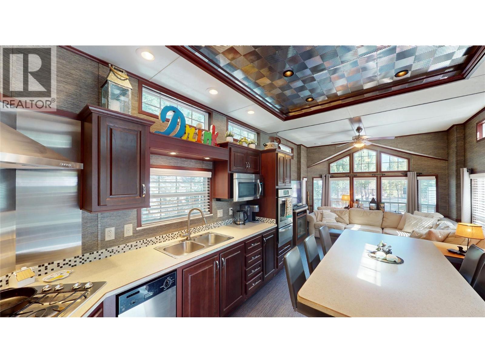 4893 Lynx Crescent - 19