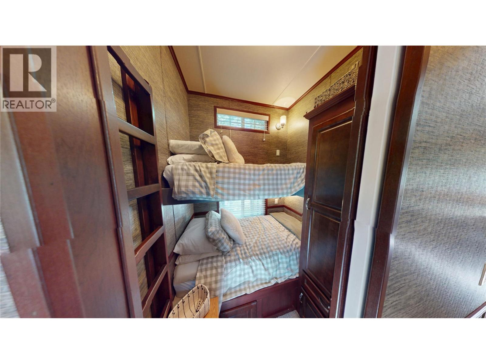 4893 Lynx Crescent - 33