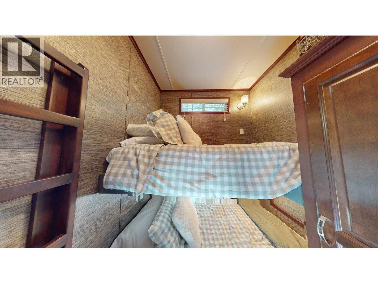 4893 Lynx Crescent - 32