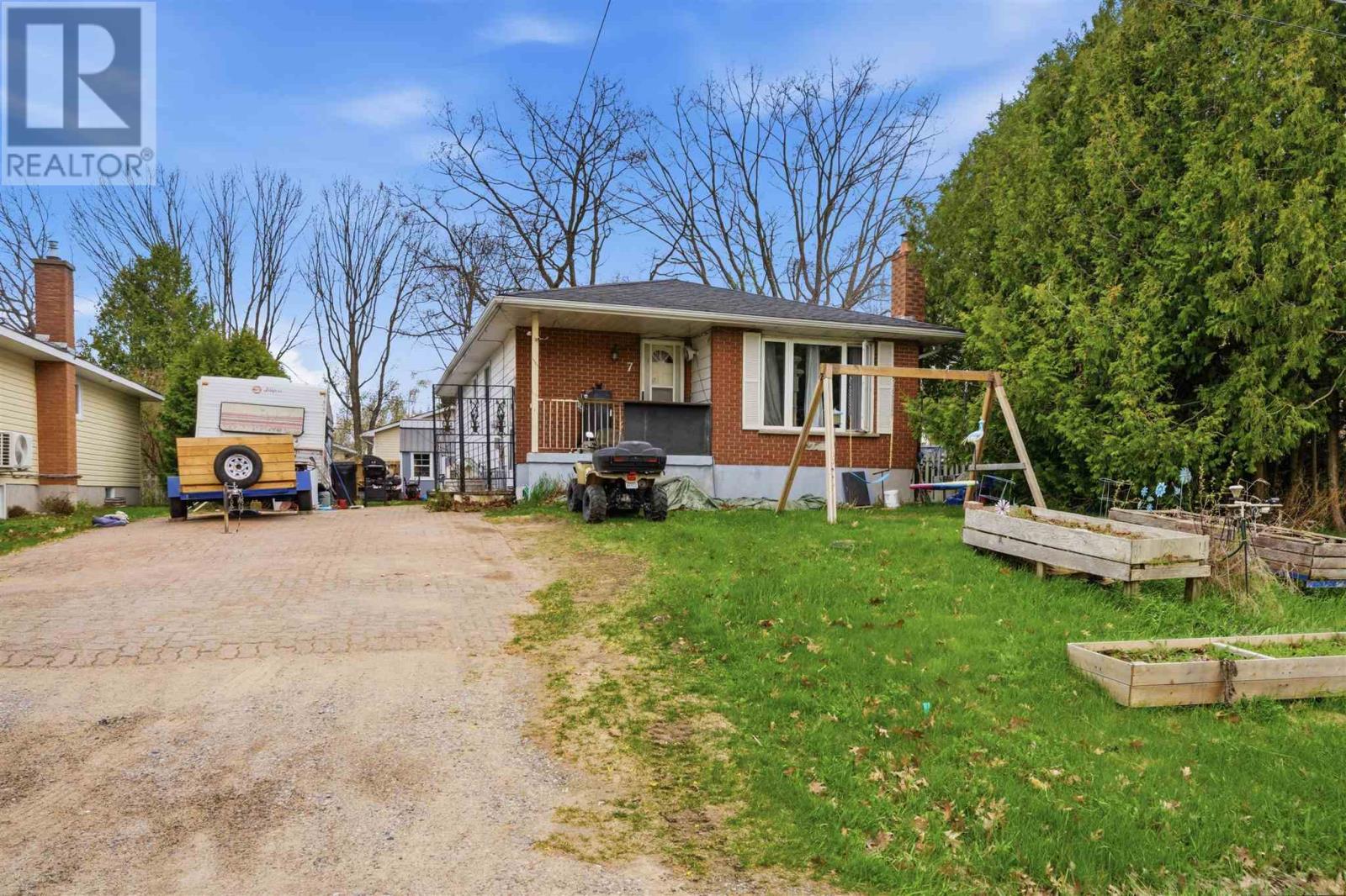 7 Schurm AVE - 1