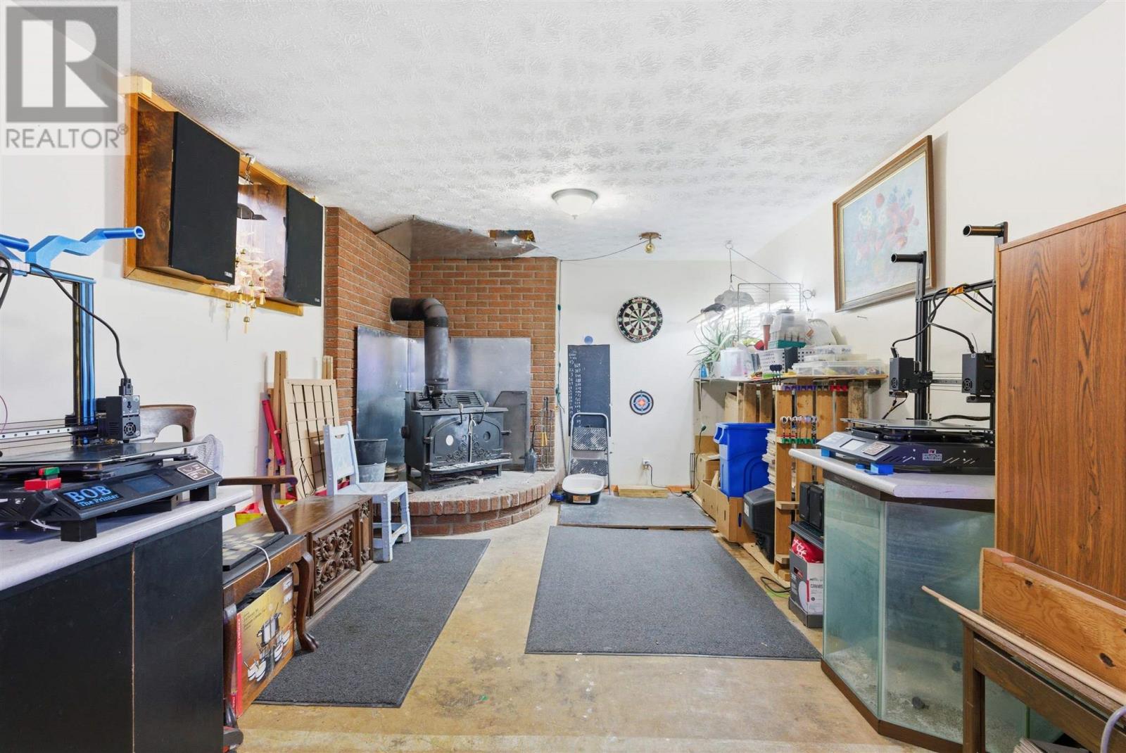 7 Schurm AVE - 22