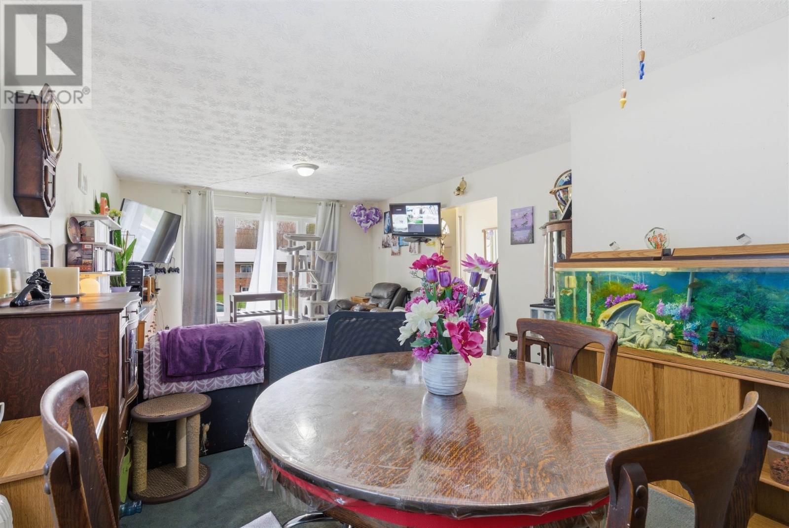 7 Schurm AVE - 8