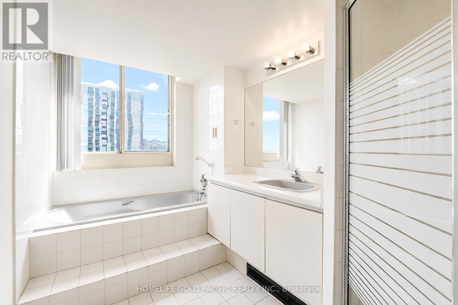 #907 5 KENNETH AVENUE - 14