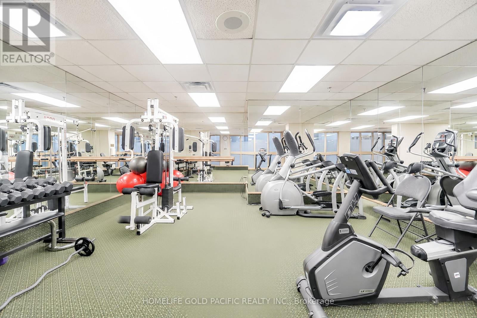 #907 5 KENNETH AVENUE - 22