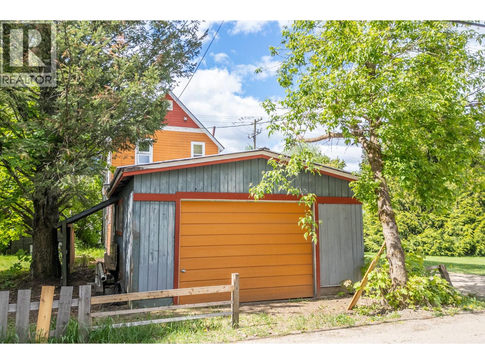 408 Third Street W - 18