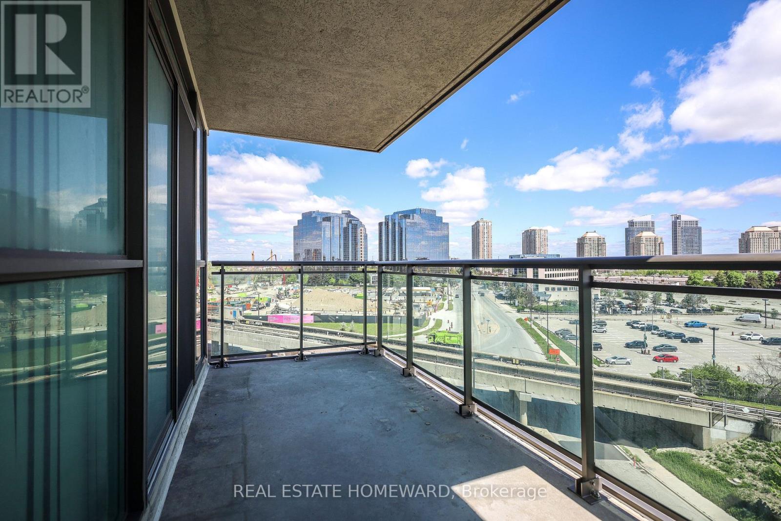 #805 88 GRANGEWAY AVENUE - 15
