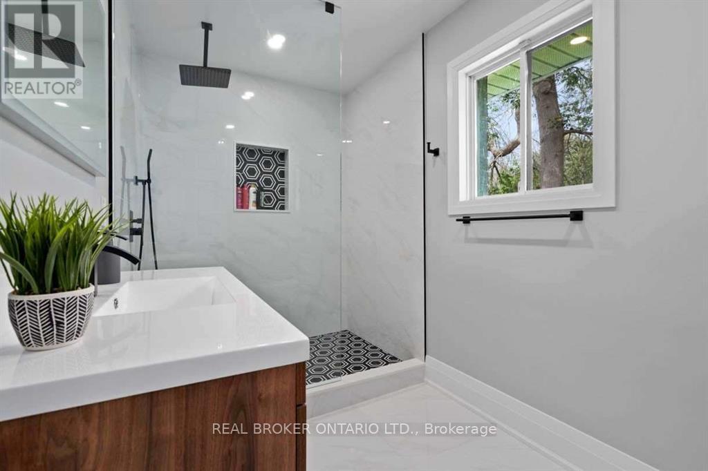 943 BARRY AVENUE - 28