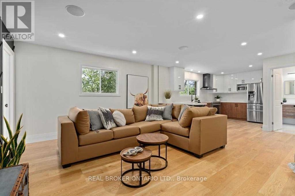 943 BARRY AVENUE - 37