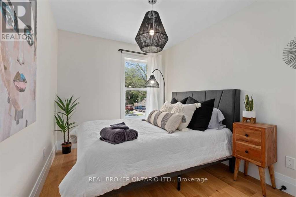 943 BARRY AVENUE - 40