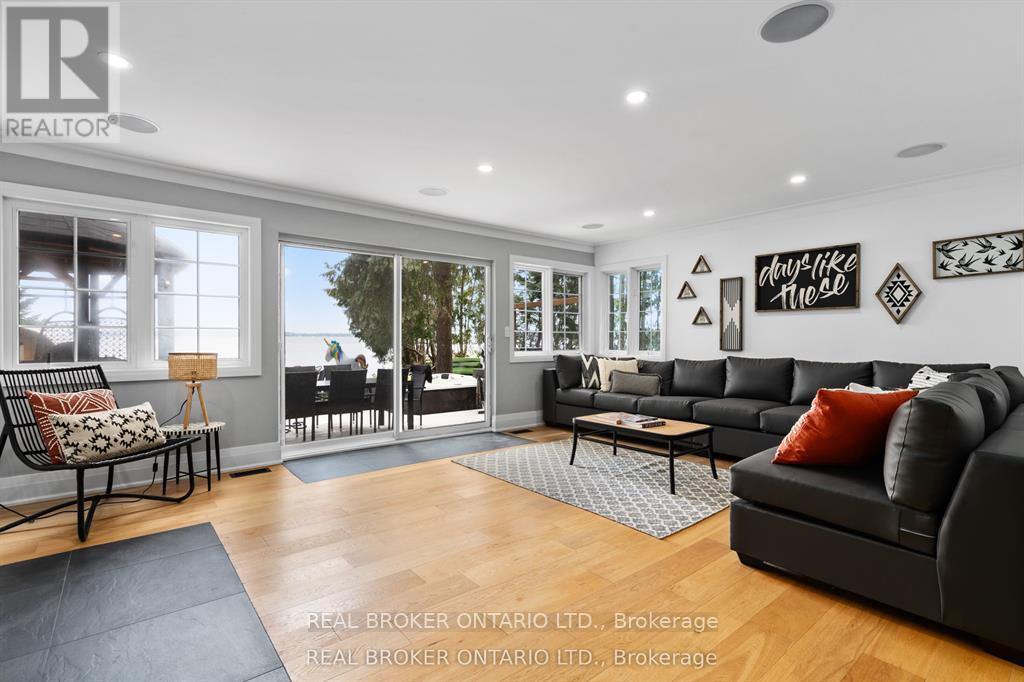 943 BARRY AVENUE - 7