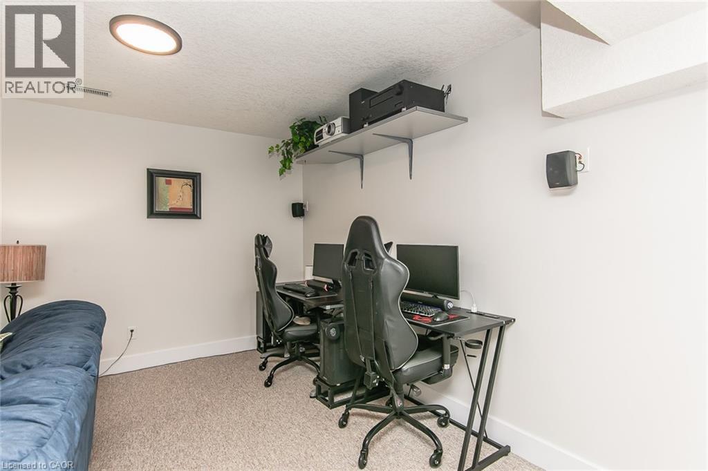 529 CHESAPEAKE Crescent - 34