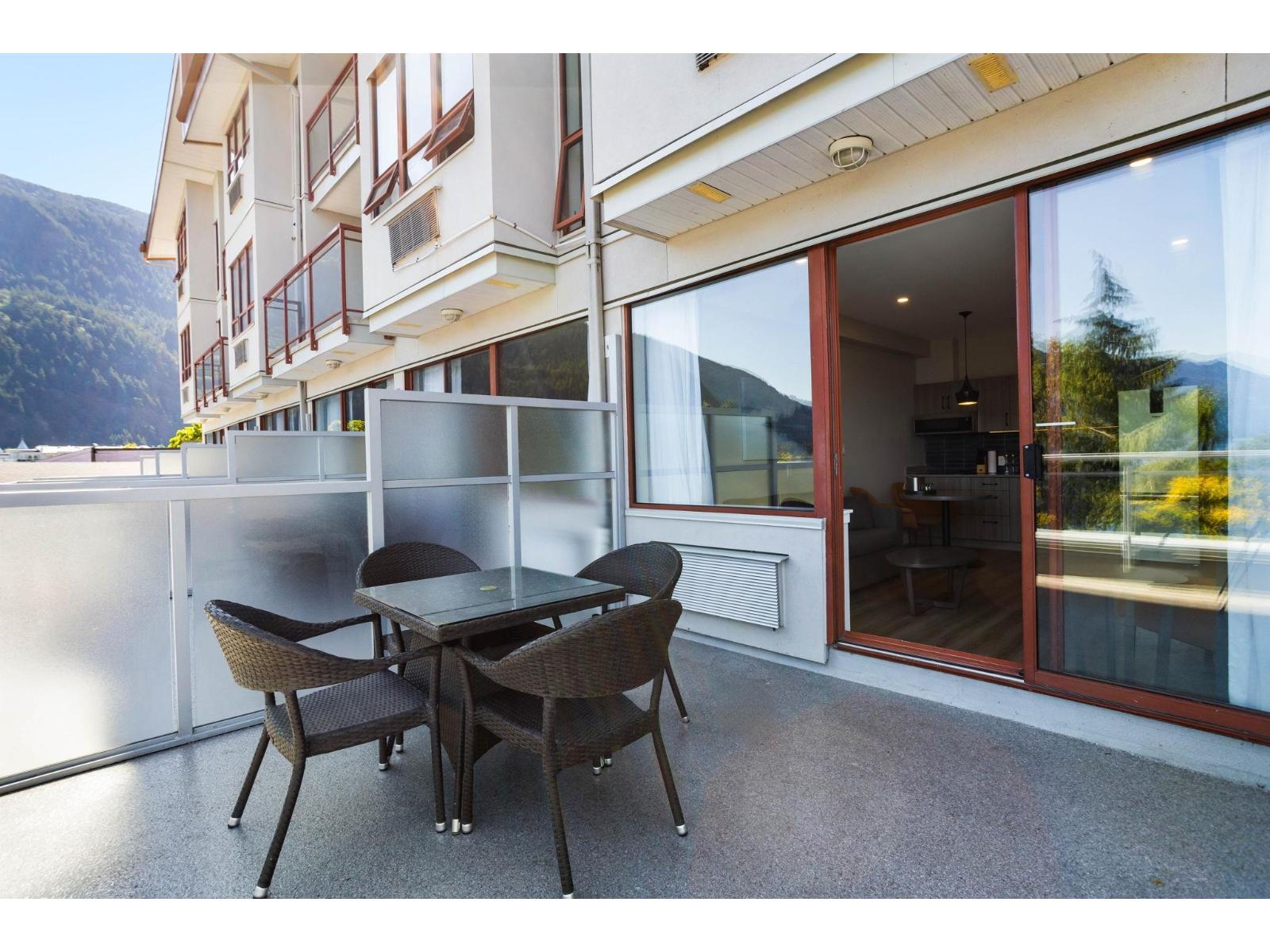 212C 160 ESPLANADE AVENUE, Harrison Hot Springs, Harrison Hot Springs