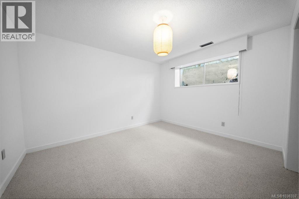 1068 Manley St - 53