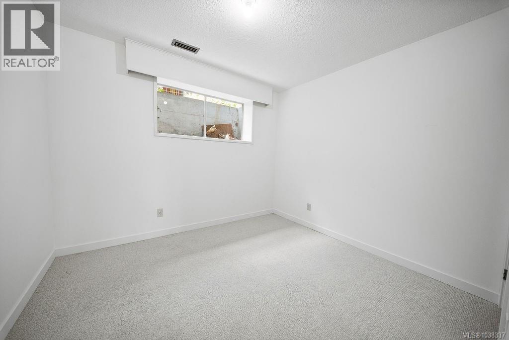 1068 Manley St - 55
