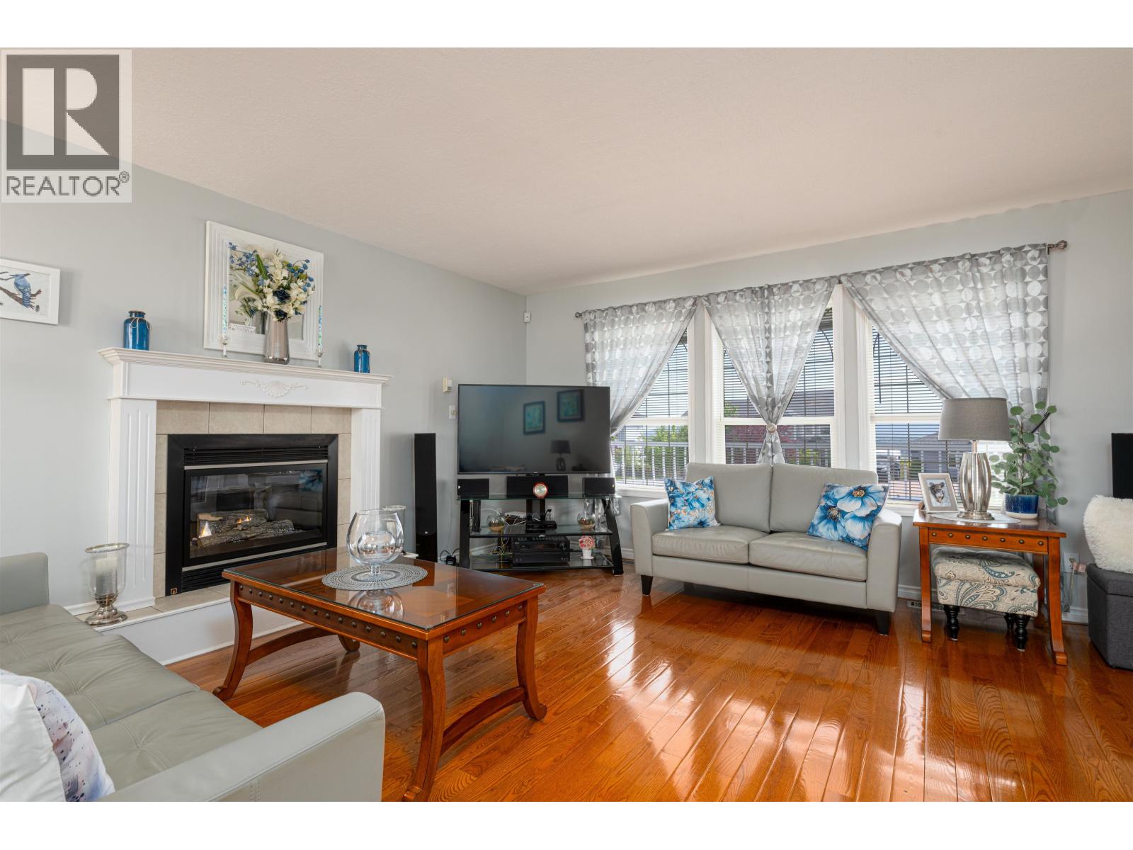 Photo 12 of 38 — 6879 WESTMOUNT DRIVE · Prince George, BC