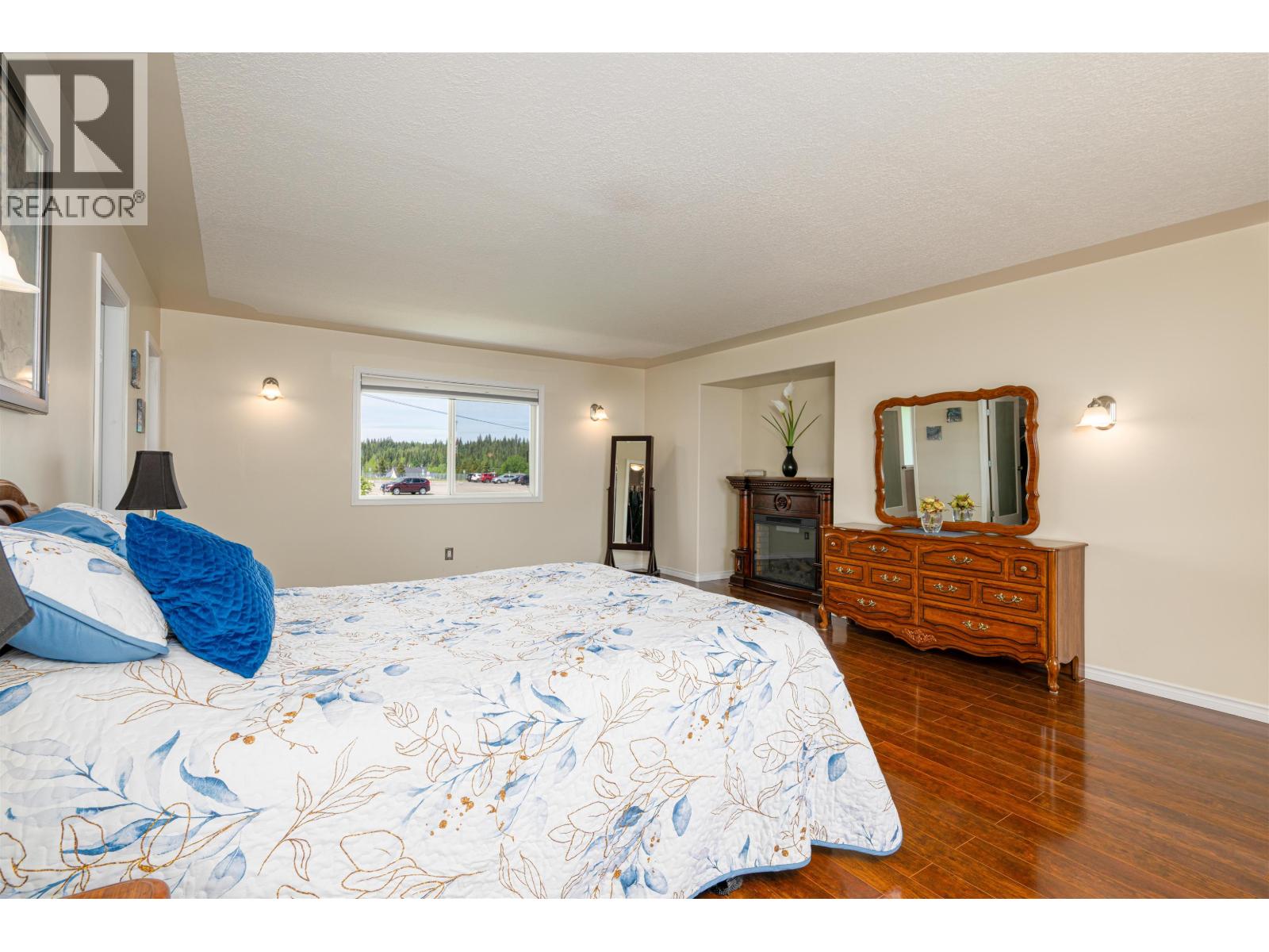 6879 WESTMOUNT DRIVE - 19