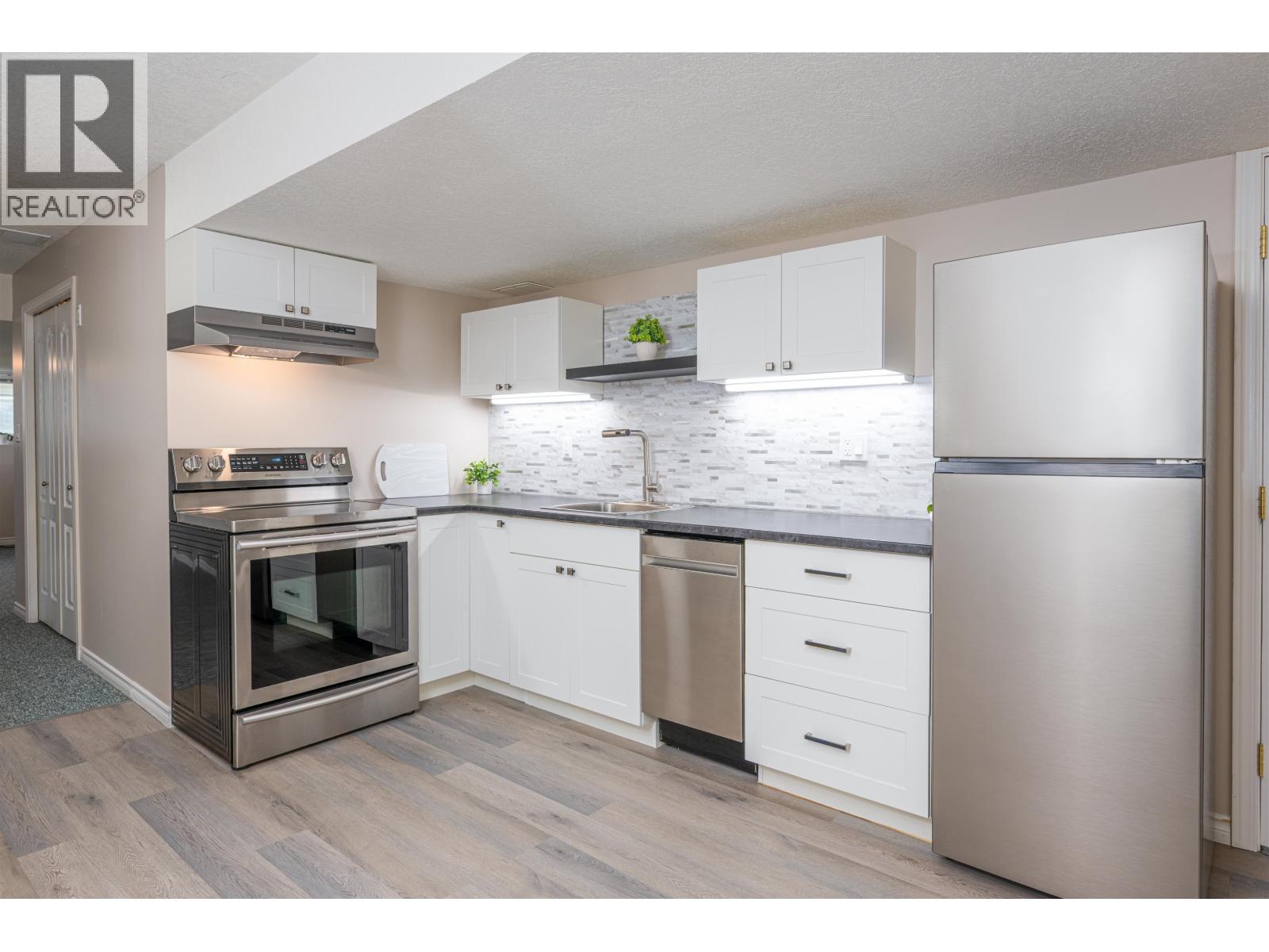 6879 WESTMOUNT DRIVE - 27